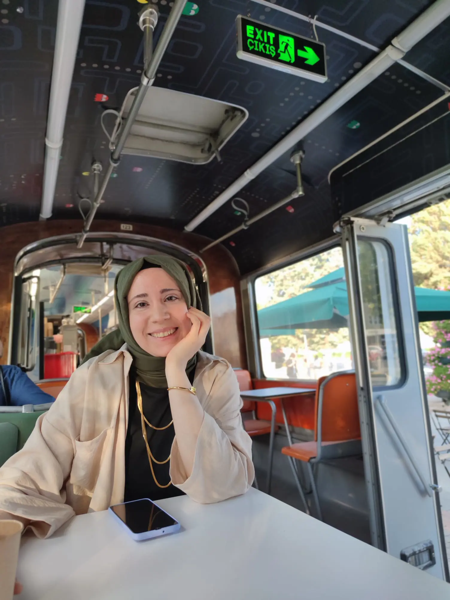 Feyza Altınbaş 