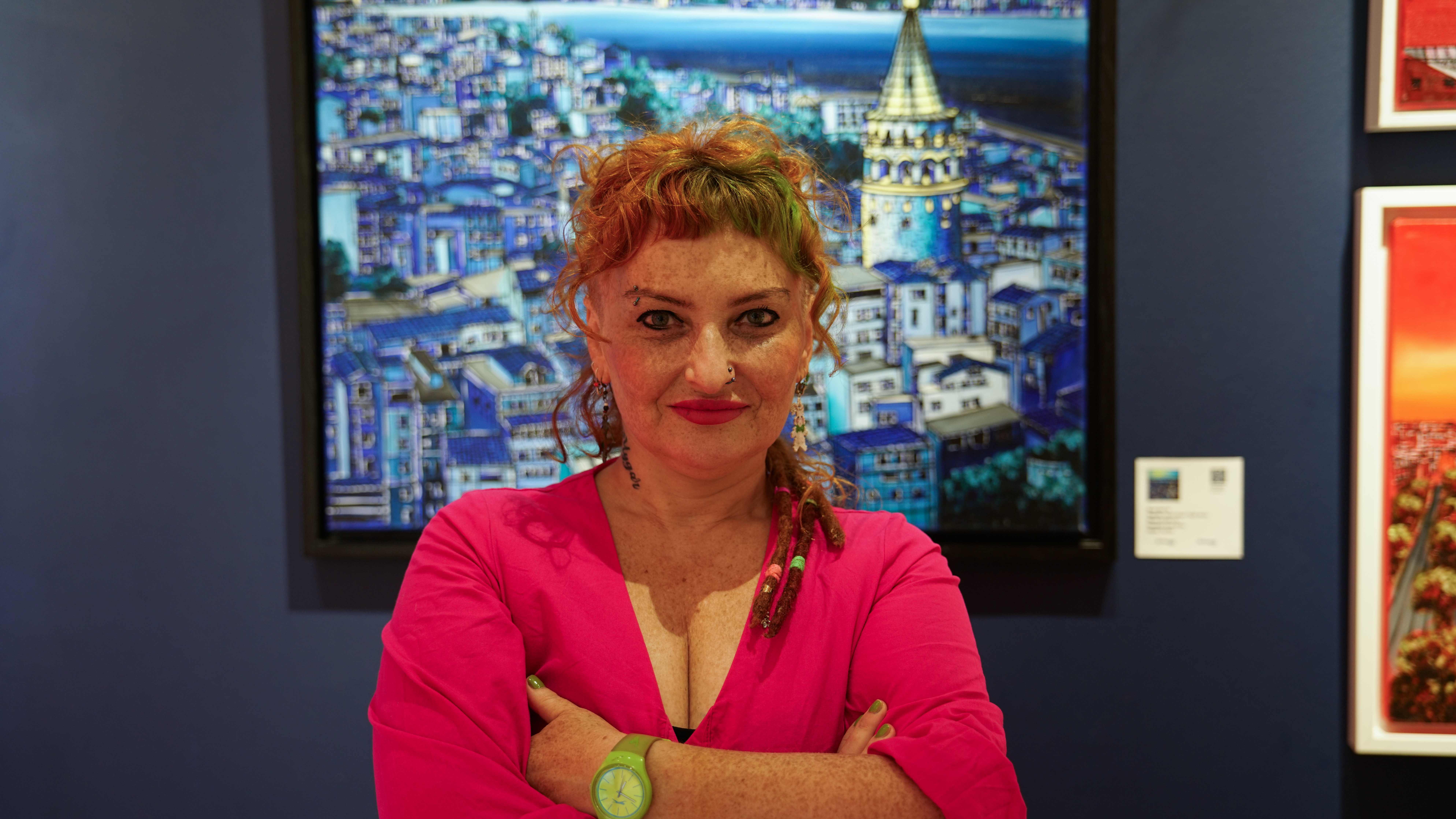 Ressam Alev Özas’ın İstanbul Renkli Dünyasını Yansıtan Sergisi BirSanat Galeri’de Açıldı